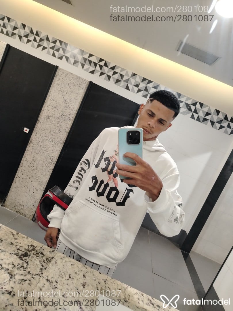 Acompanhante homem com cabelo castanho de olhos mel - Kayke Silva Acompanhante homem com cabelo castanho de olhos mel - Kayke Silva