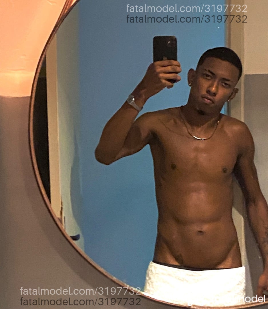 Acompanhante homem morena (o) de olhos pretos em São Paulo Acompanhante homem morena (o) de olhos pretos em São Paulo - Baiano Dotadoo
