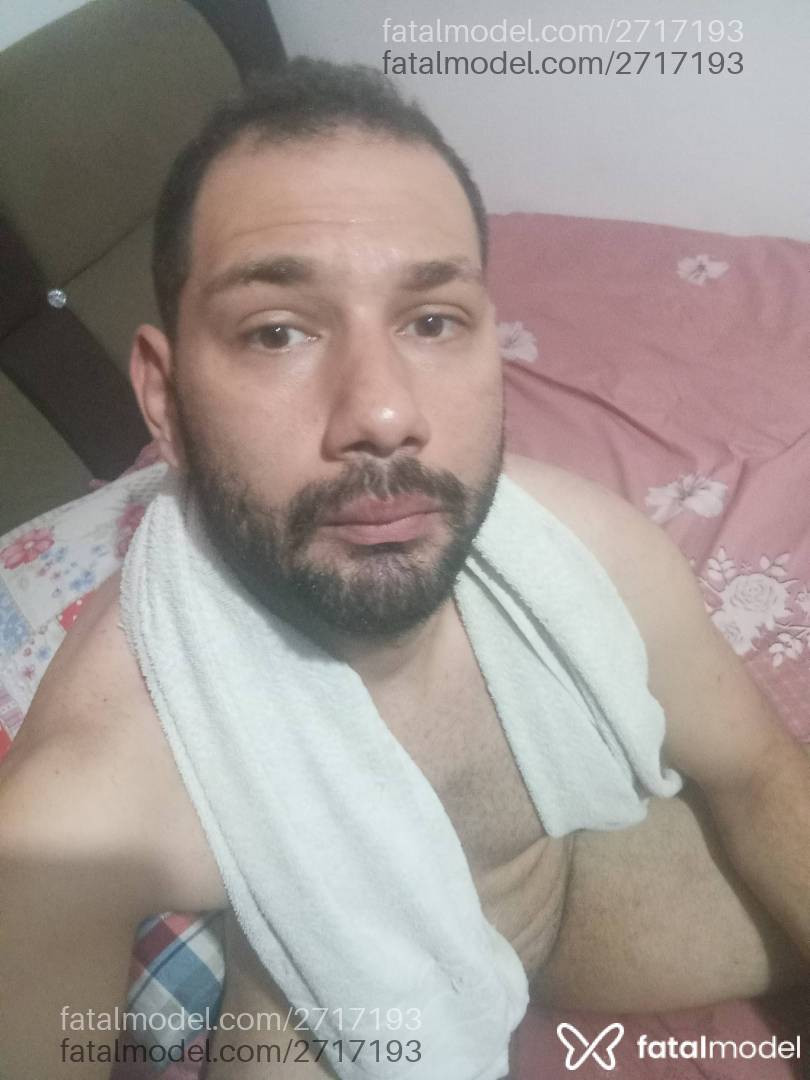Acompanhante homem com cabelo castanho de olhos mel em Virtual Acompanhante homem com cabelo castanho de olhos mel em Virtual - Lucão