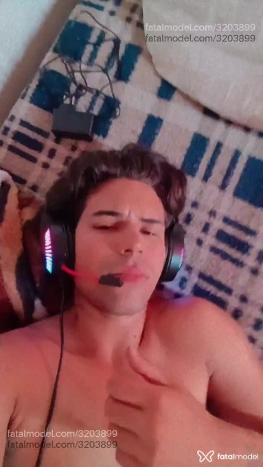 Acompanhante homem com cabelo castanho de olhos castanhos em Virtual - Nagalli