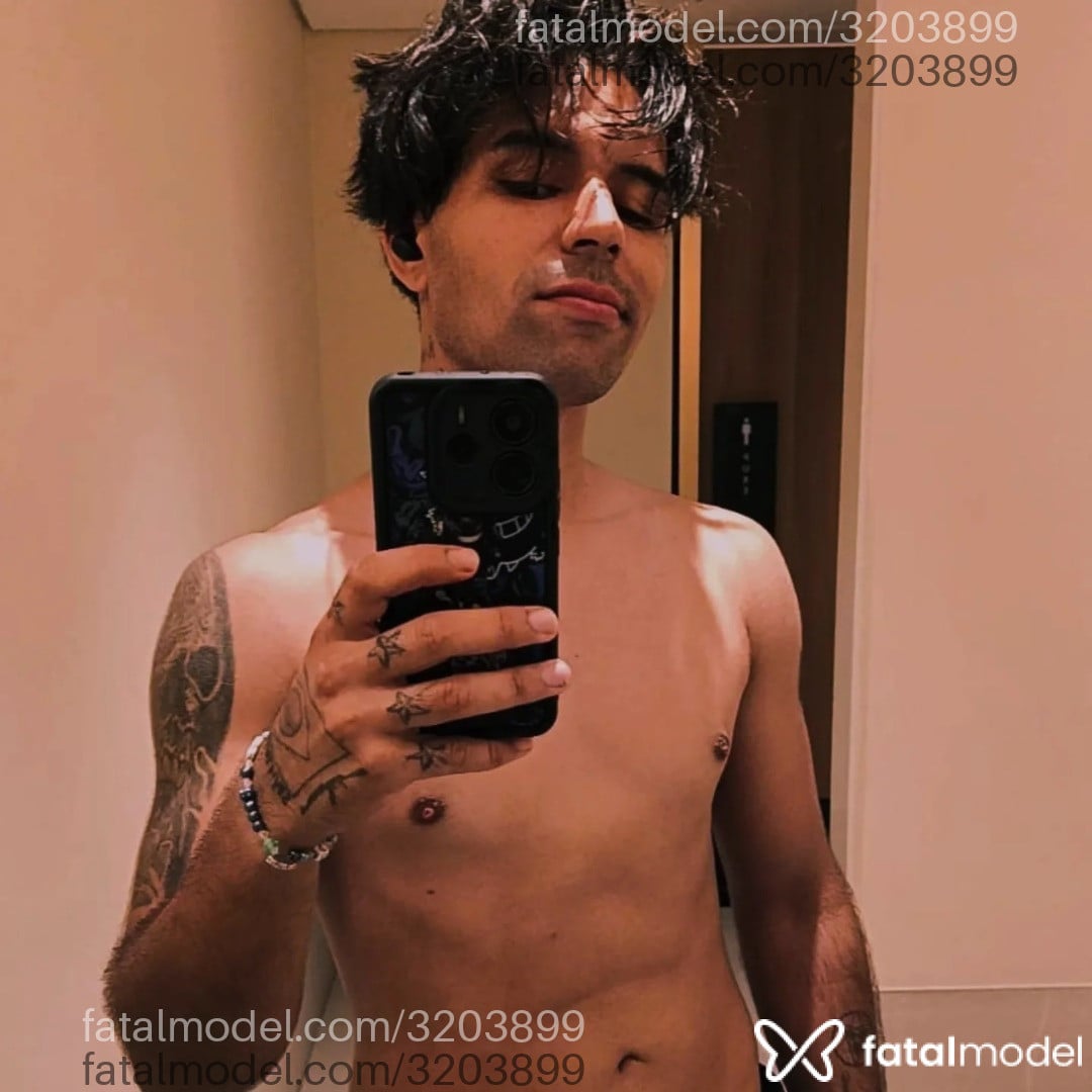 Acompanhante homem com cabelo castanho de olhos castanhos em Virtual - Nagalli