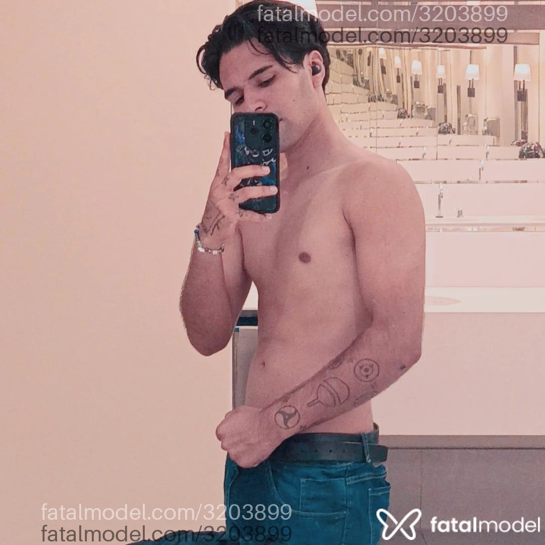 Acompanhante homem com cabelo castanho de olhos castanhos em Virtual - Nagalli
