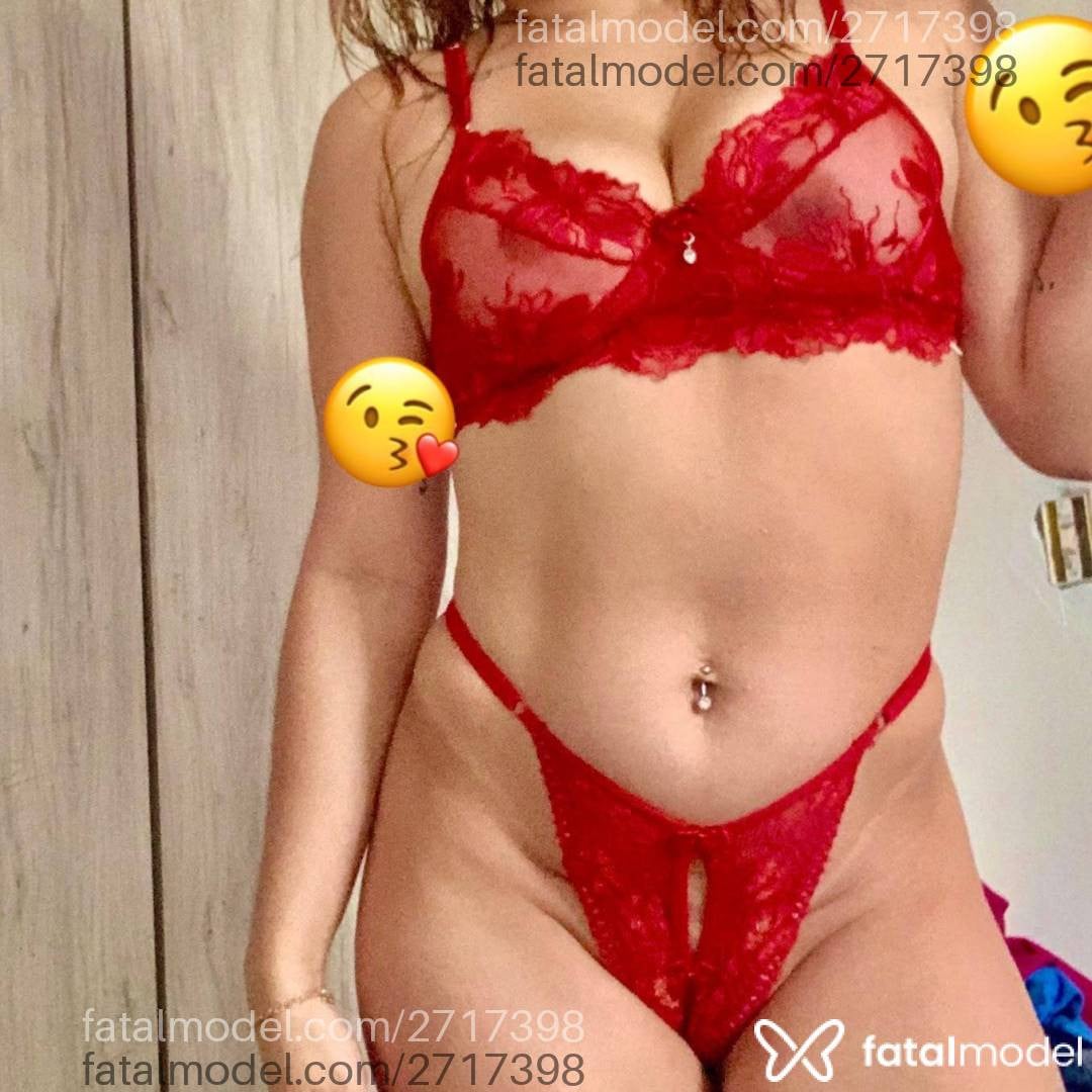 Acompanhante mulher loira (o) de olhos castanhos - Talita