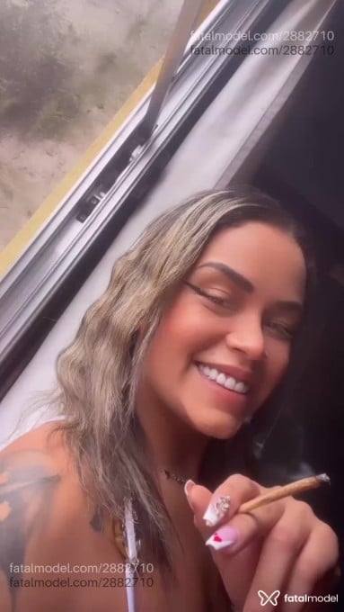 Acompanhante mulher com cabelo castanho de olhos castanhos em Virtual - Pérola