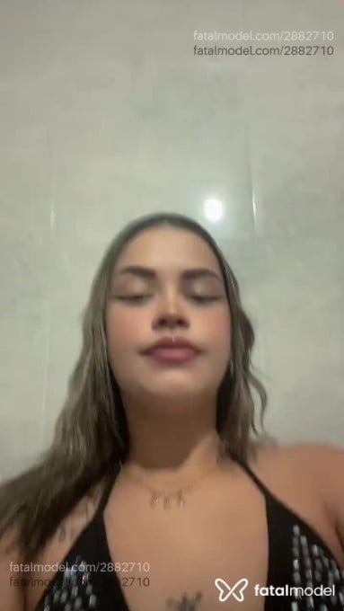 Acompanhante mulher com cabelo castanho de olhos castanhos em Virtual - Pérola