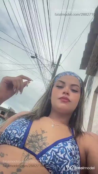Acompanhante mulher com cabelo castanho de olhos castanhos em Virtual - Pérola