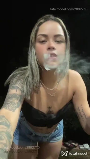 Acompanhante mulher com cabelo castanho de olhos castanhos em Virtual - Pérola