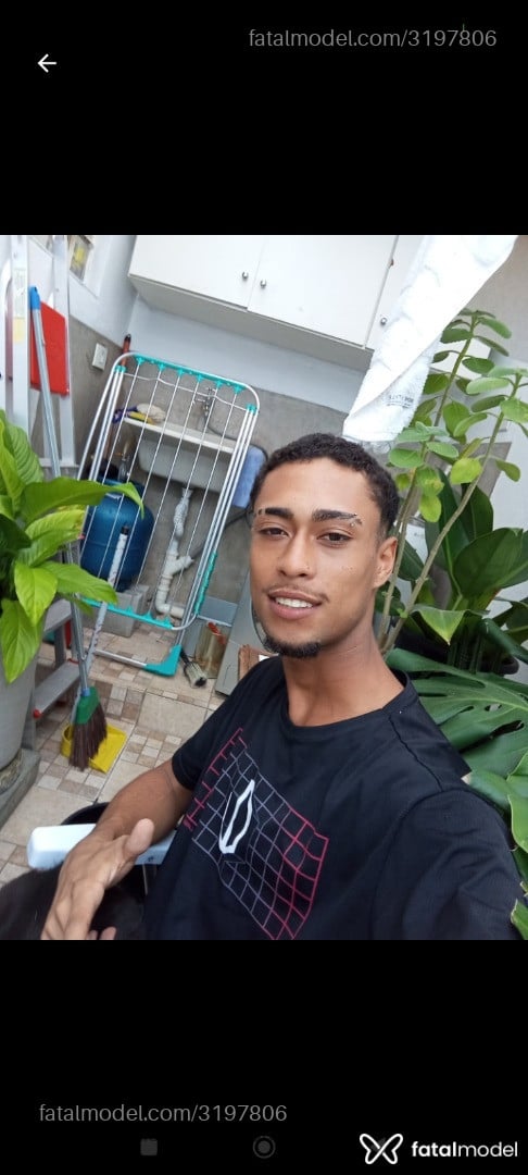 Acompanhante homem com cabelo castanho de olhos castanhos em Virtual - Henrique