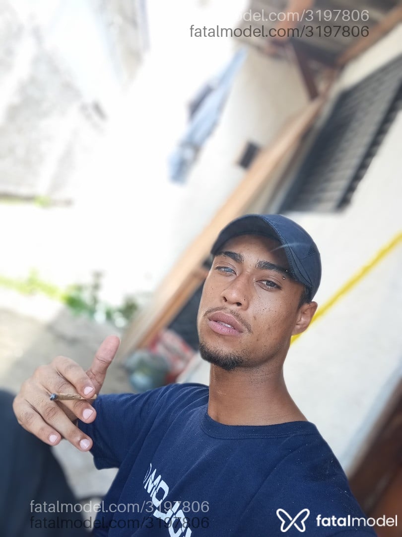 Acompanhante homem com cabelo castanho de olhos castanhos em Virtual - Henrique