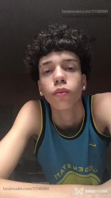 Acompanhante homem com cabelo castanho de olhos verdes em Virtual Acompanhante homem com cabelo castanho de olhos verdes em Virtual - Alves