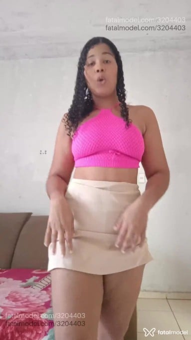 Acompanhante mulher morena (o) de olhos pretos em Virtual Acompanhante mulher morena (o) de olhos pretos em Virtual - Carolzinha