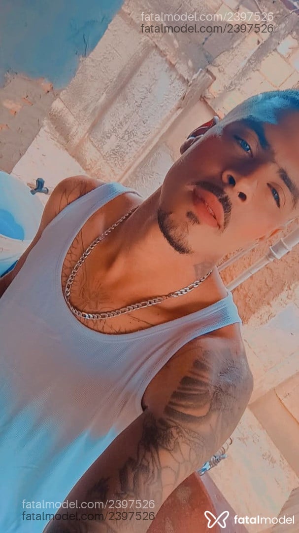 Acompanhante homem com cabelo grisalho de olhos pretos em Frutal Acompanhante homem com cabelo grisalho de olhos pretos em Frutal - Dotadonegro