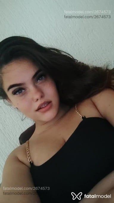 Acompanhante mulher com cabelo castanho de olhos mel em Virtual - Vivibora