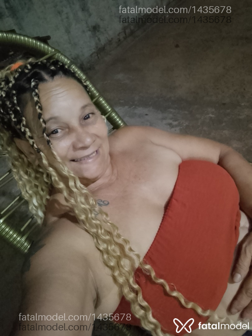 Acompanhante mulher com cabelo colorido de olhos pretos em Batayporã - Katia