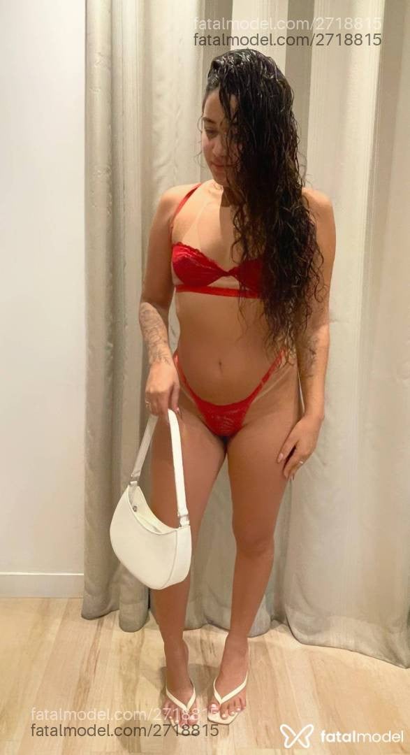 Acompanhante mulher com cabelo castanho de olhos castanhos em São Paulo - Jade Alencar