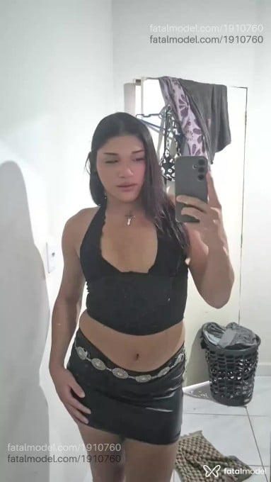 Acompanhante mulher trans com cabelo castanho de olhos castanhos em Belém Acompanhante mulher trans com cabelo castanho de olhos castanhos em Belém - Mai