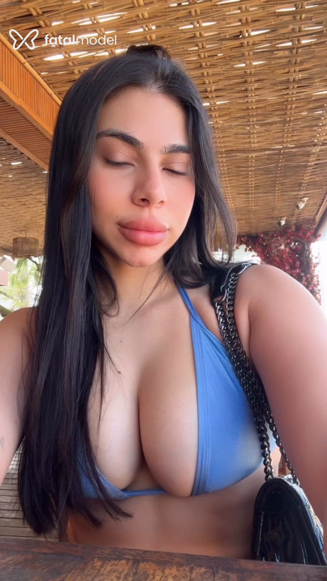Acompanhante mulher morena (o) de olhos castanhos - Alice