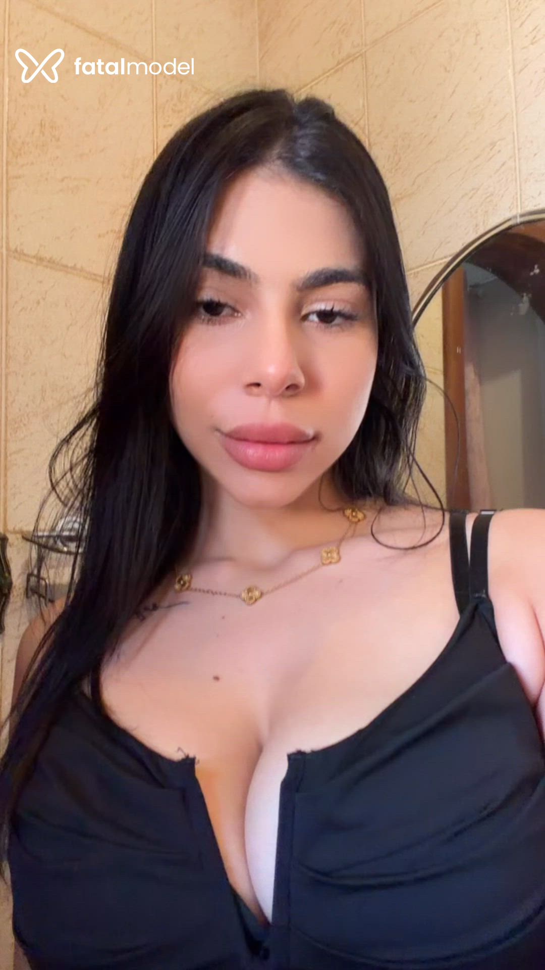 Acompanhante mulher morena (o) de olhos castanhos - Alice