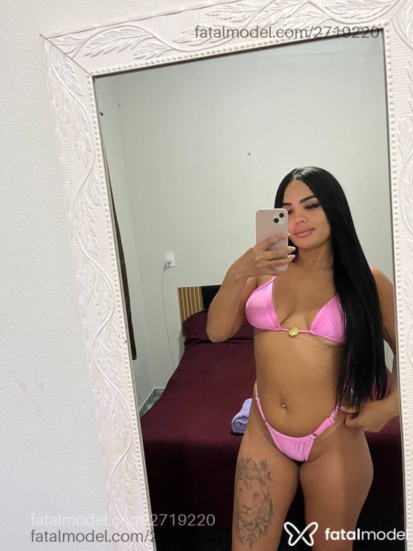 Acompanhante mulher morena (o) de olhos verdes - Kelly