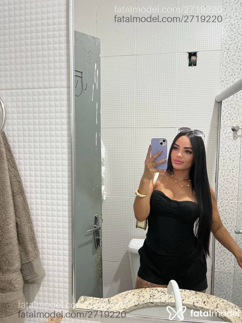 Acompanhante mulher morena (o) de olhos verdes - Kelly