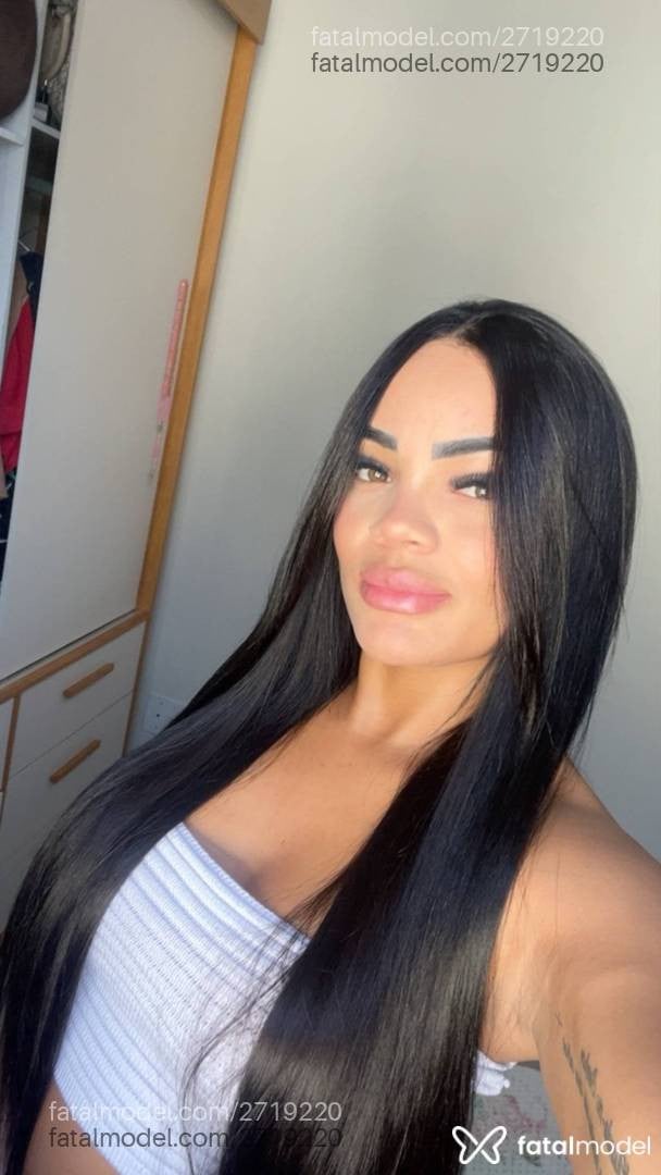 Acompanhante mulher morena (o) de olhos verdes em Arcos - Kelly