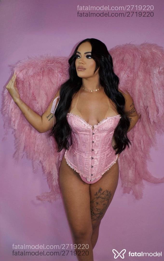 Acompanhante mulher morena (o) de olhos verdes - Kelly