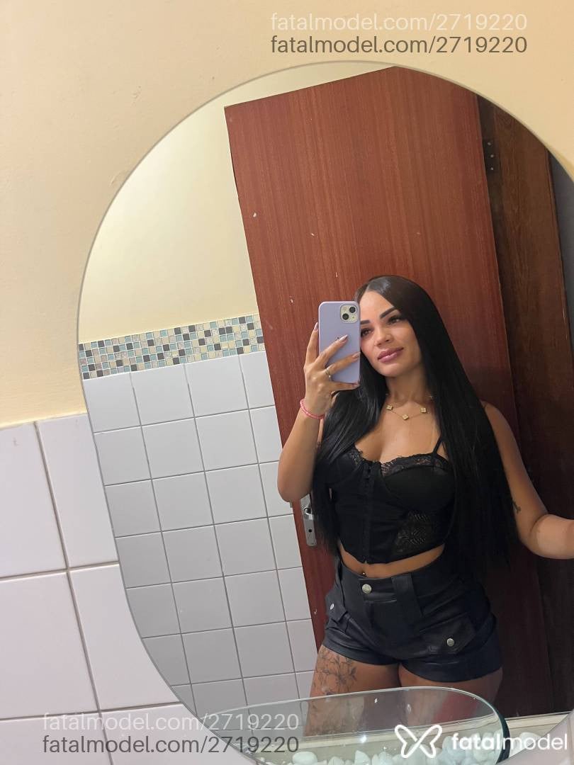 Acompanhante mulher morena (o) de olhos verdes - Kelly