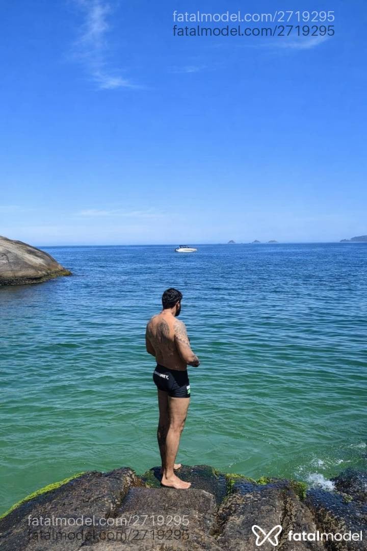 Acompanhante homem morena (o) de olhos castanhos em Rio de Janeiro - Turco