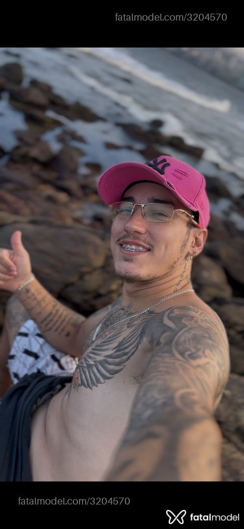 Acompanhante homem com cabelo castanho de olhos castanhos em Balneário Camboriú - Fernando