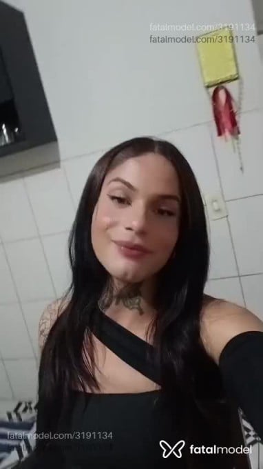 Acompanhante mulher trans morena (o) de olhos verdes - Hillari Acompanhante mulher trans morena (o) de olhos verdes - Hillari
