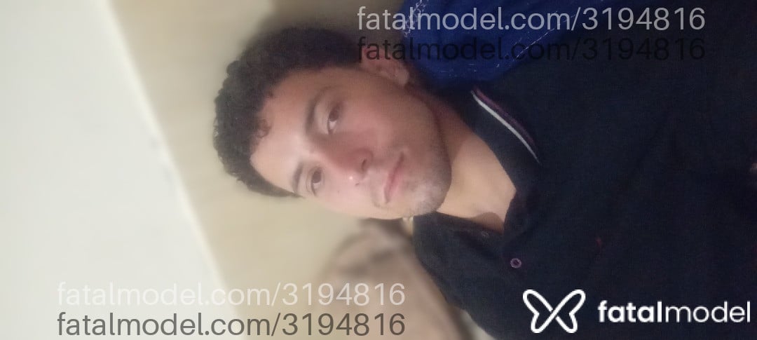 Acompanhante homem com cabelo castanho de olhos castanhos - Cristiano Neon Acompanhante homem com cabelo castanho de olhos castanhos - Cristiano Neon