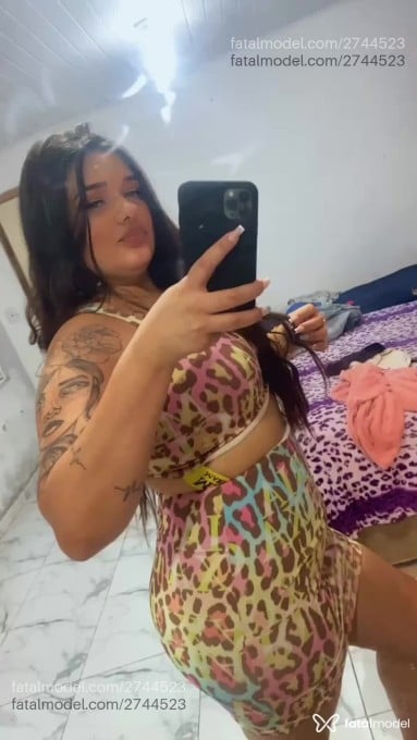 Acompanhante mulher com cabelo castanho de olhos verdes em Porto Alegre - Lari Rangel