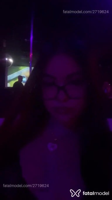 Acompanhante mulher com cabelo castanho de olhos castanhos em Porto Seguro Acompanhante mulher com cabelo castanho de olhos castanhos em Porto Seguro - Velminha