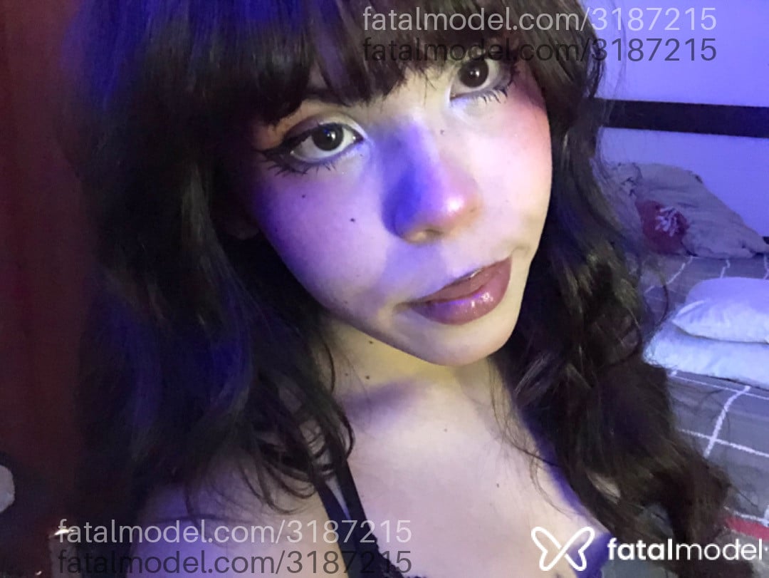 Acompanhante mulher trans com cabelo castanho de olhos castanhos em Brasília - Yasmin Sampaio