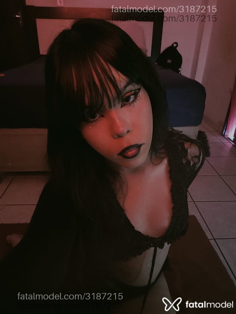 Acompanhante mulher trans com cabelo castanho de olhos castanhos em Brasília - Yasmin Sampaio