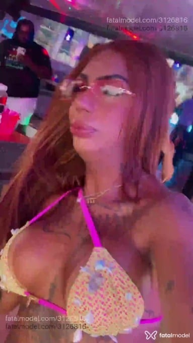 Acompanhante mulher ruiva (o) de olhos castanhos - Julia