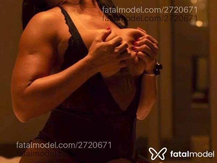 Acompanhante mulher com cabelo castanho de olhos castanhos - Dani Ferraz