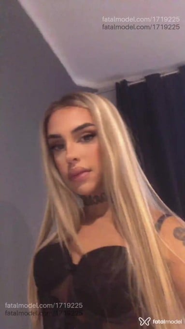 Acompanhante mulher trans loira (o) de olhos castanhos em Ubatuba - Duarte