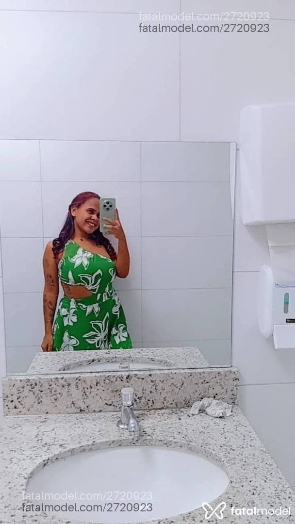 Acompanhante mulher ruiva (o) de olhos castanhos em Virtual - Babyh Fontenelle