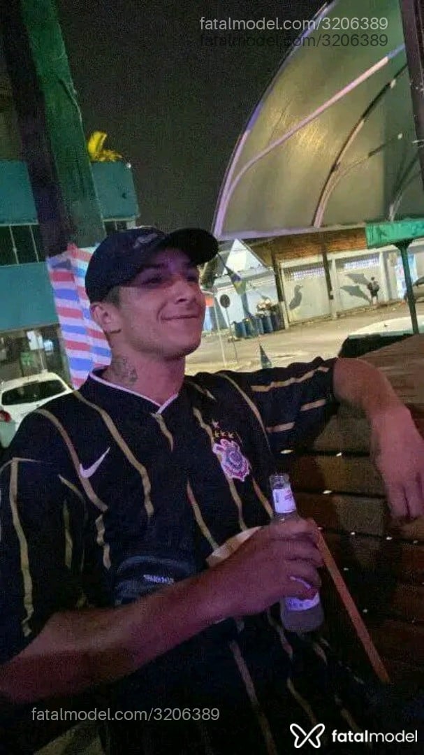 Acompanhante homem morena (o) de olhos castanhos em Matinhos Acompanhante homem morena (o) de olhos castanhos em Matinhos - Gigante