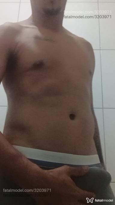 Acompanhante homem com cabelo castanho de olhos castanhos - Kaiky Acompanhante homem com cabelo castanho de olhos castanhos - Kaiky