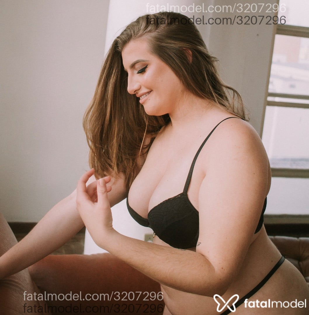 Acompanhante mulher loira (o) de olhos azuis em São Paulo - Melissa
