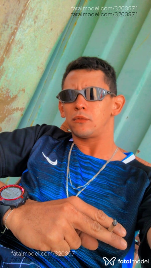 Acompanhante homem com cabelo castanho de olhos castanhos - Kaiky Acompanhante homem com cabelo castanho de olhos castanhos - Kaiky