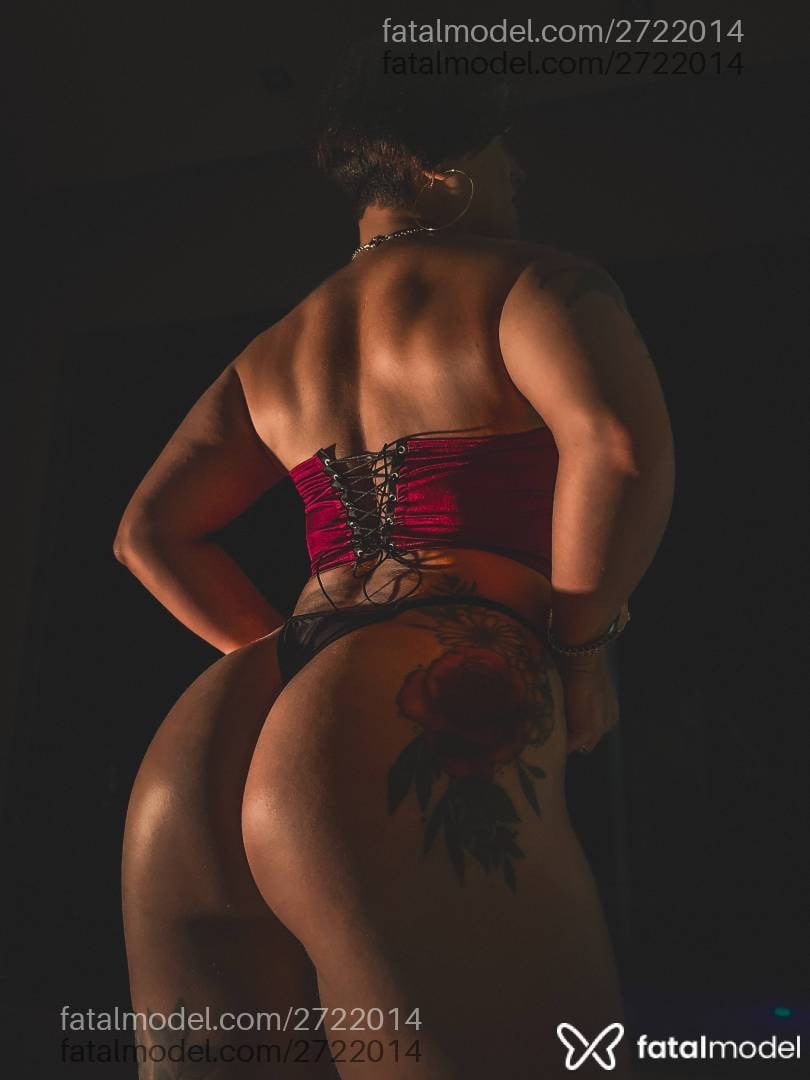 Acompanhante mulher morena (o) de olhos mel - Babi