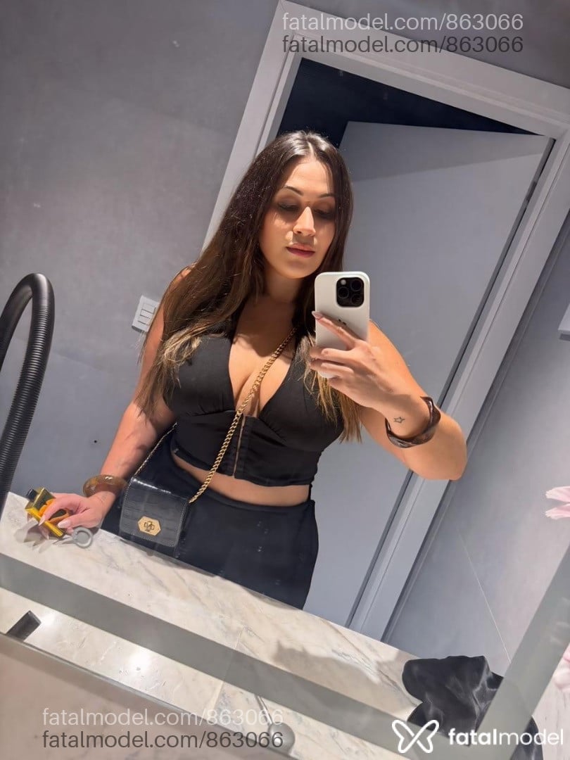 Acompanhante mulher com cabelo castanho de olhos castanhos - Carolgaúcha Acompanhante mulher com cabelo castanho de olhos castanhos - Carolgaúcha