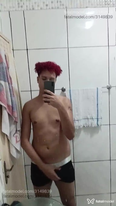 Acompanhante homem com cabelo colorido de olhos castanhos em Belo Horizonte - Biiel