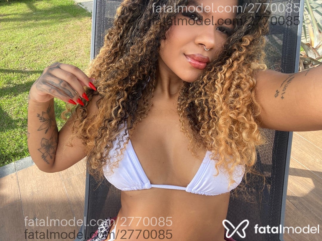 Acompanhante mulher com cabelo castanho de olhos pretos em Curitiba Acompanhante mulher com cabelo castanho de olhos pretos em Curitiba - Maya