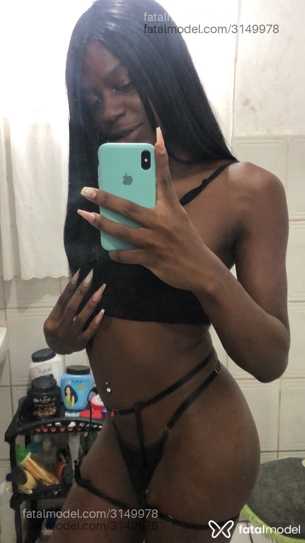 Acompanhante mulher trans morena (o) de olhos castanhos em Virtual - Dandarasapeka