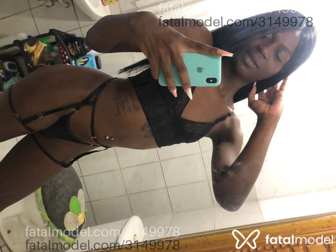 Acompanhante mulher trans morena (o) de olhos castanhos em Virtual - Dandarasapeka