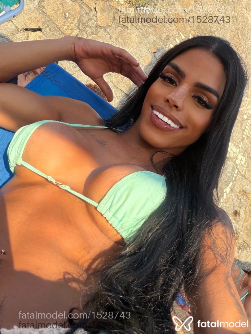 Acompanhante mulher trans morena (o) de olhos castanhos em Salvador - Giulia Freitas